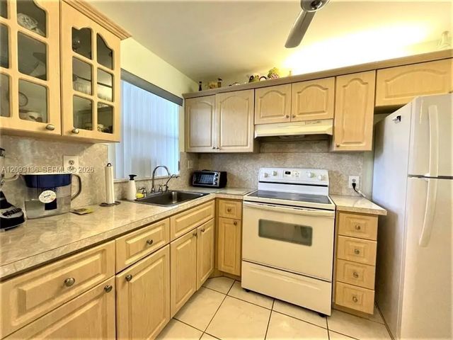 4 of 33 - 9900 Sunrise Lakes Boulevard #210, Sunrise, FL