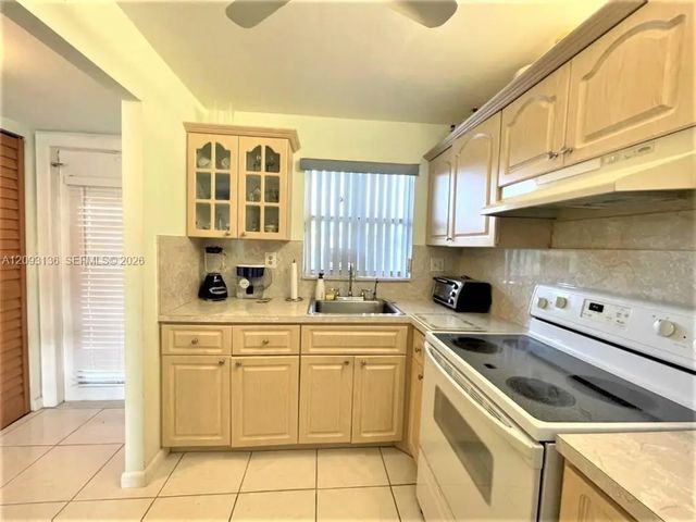 5 of 33 - 9900 Sunrise Lakes Boulevard #210, Sunrise, FL