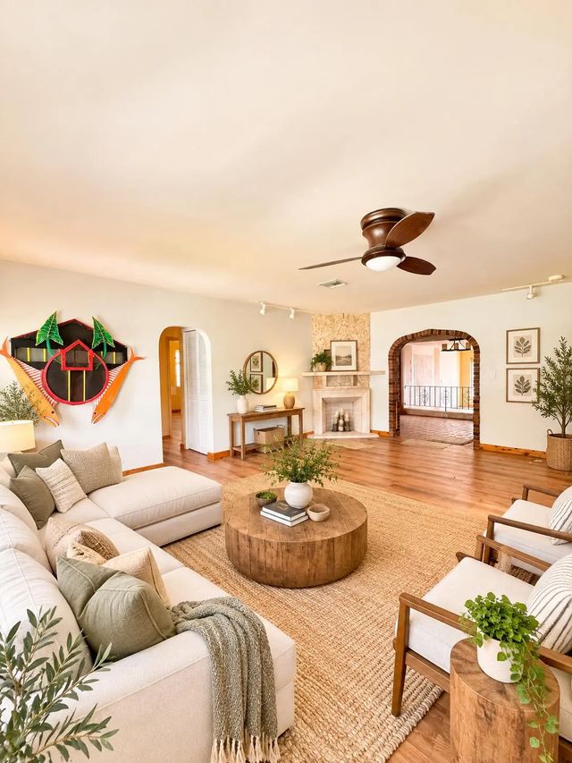 2500 Jackson Street, Hollywood