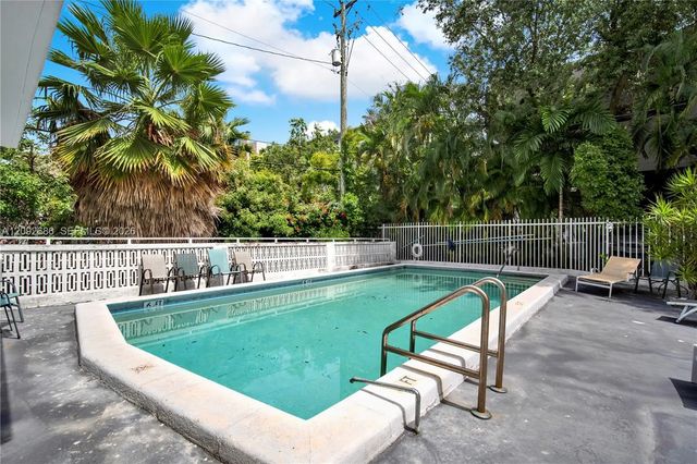 4 of 25 - 1340 Lincoln Road #207, Miami Beach, FL