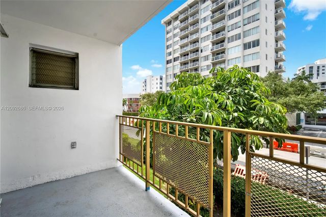 5 of 25 - 1340 Lincoln Road #207, Miami Beach, FL