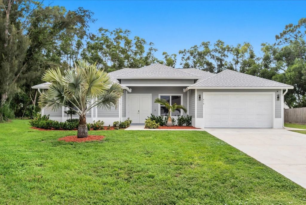 419 Sw Namoit Place, Port St. Lucie