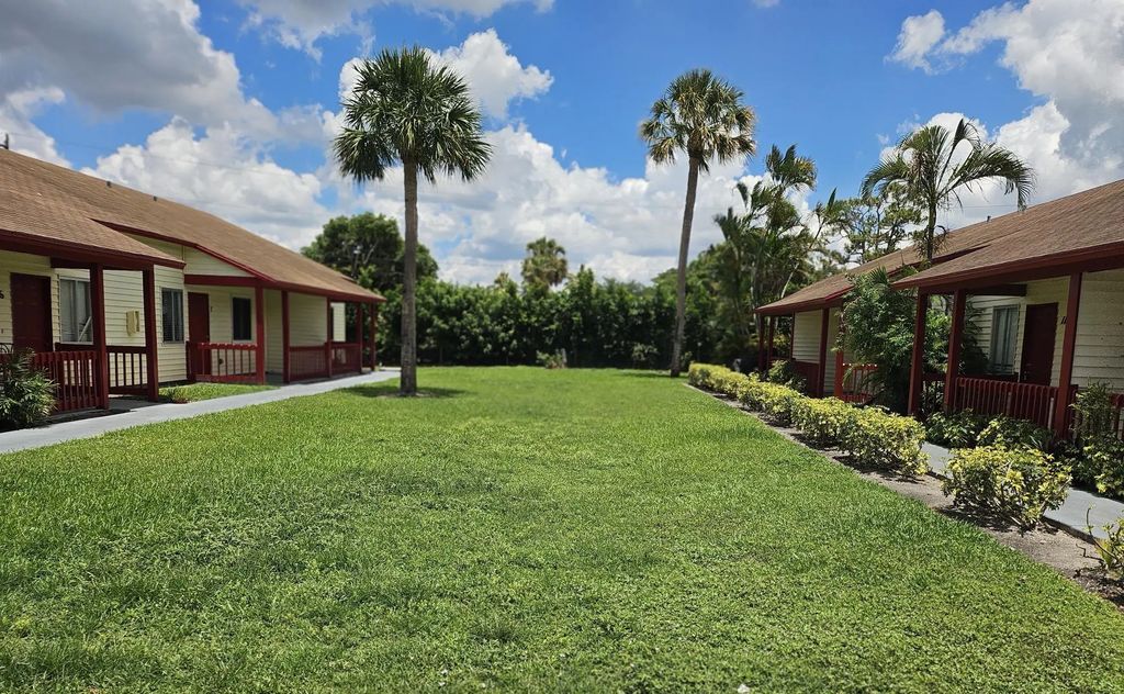 1305 Rosewood Villa Lane #4, West Palm Beach