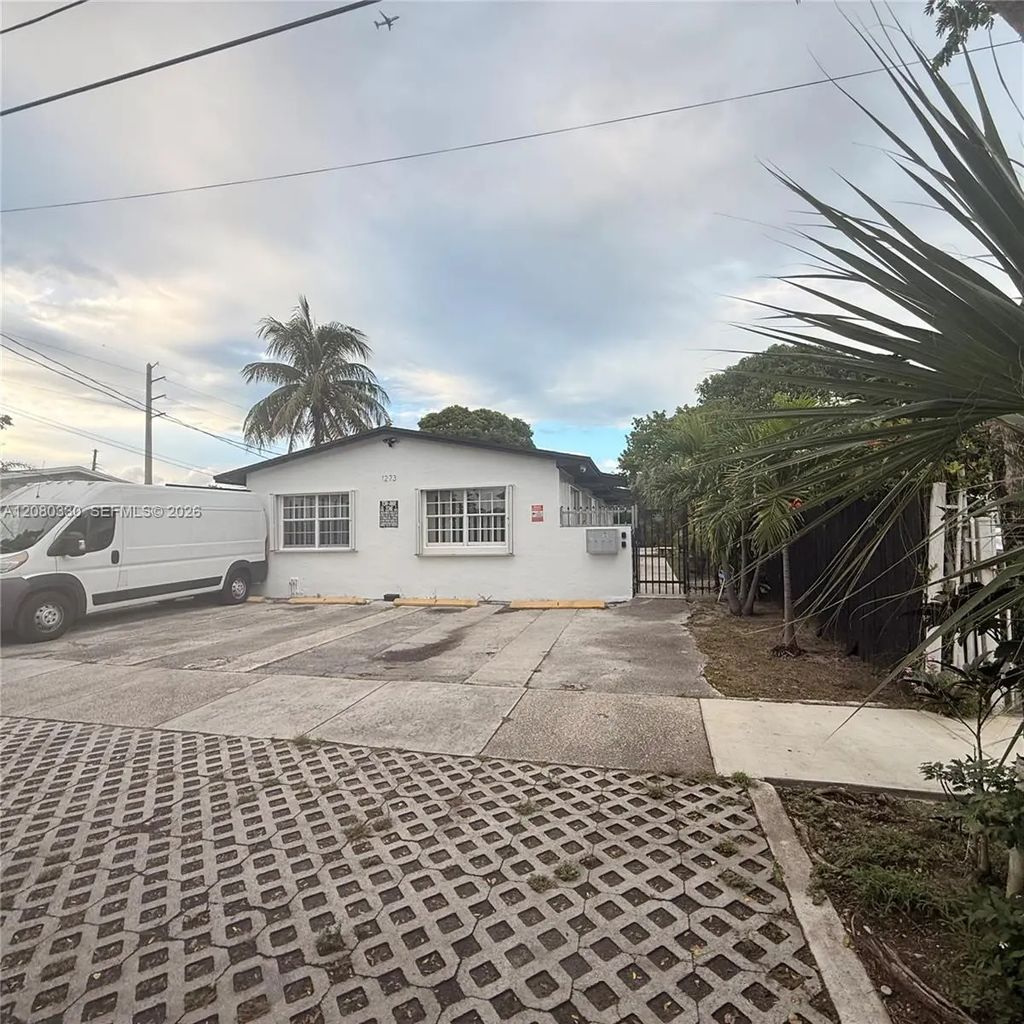 1273 Nw 24th Street, Miami