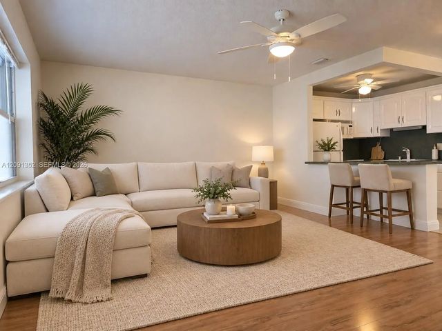 880 W Horizons W #205, Boynton Beach