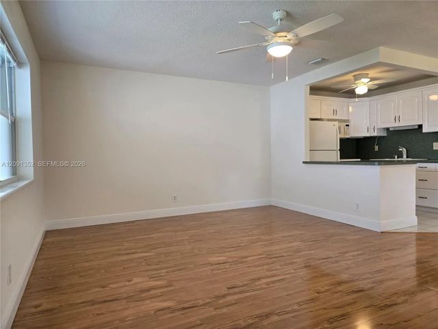 2 of 28 - 880 W Horizons W #205, Boynton Beach, FL