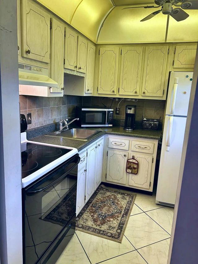4 of 15 - 2131 Ne 1st Court Ne #204, Boynton Beach, FL