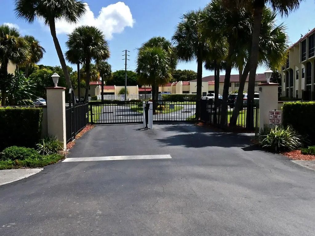 2050 Oleander Avenue #2-106, Fort Pierce