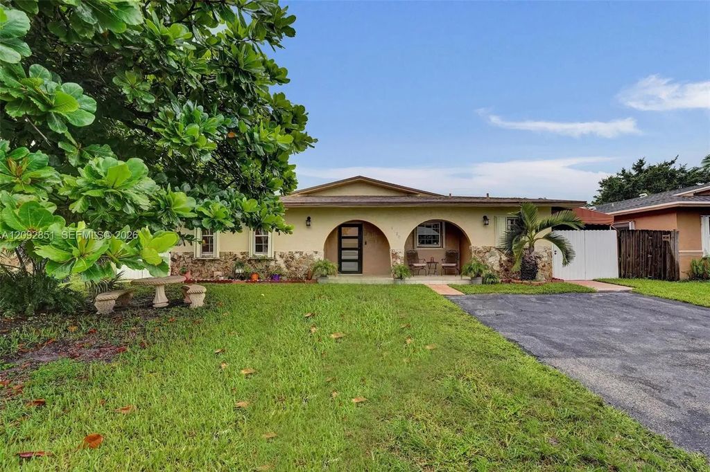4620 Sw 43rd Terrace, Dania Beach