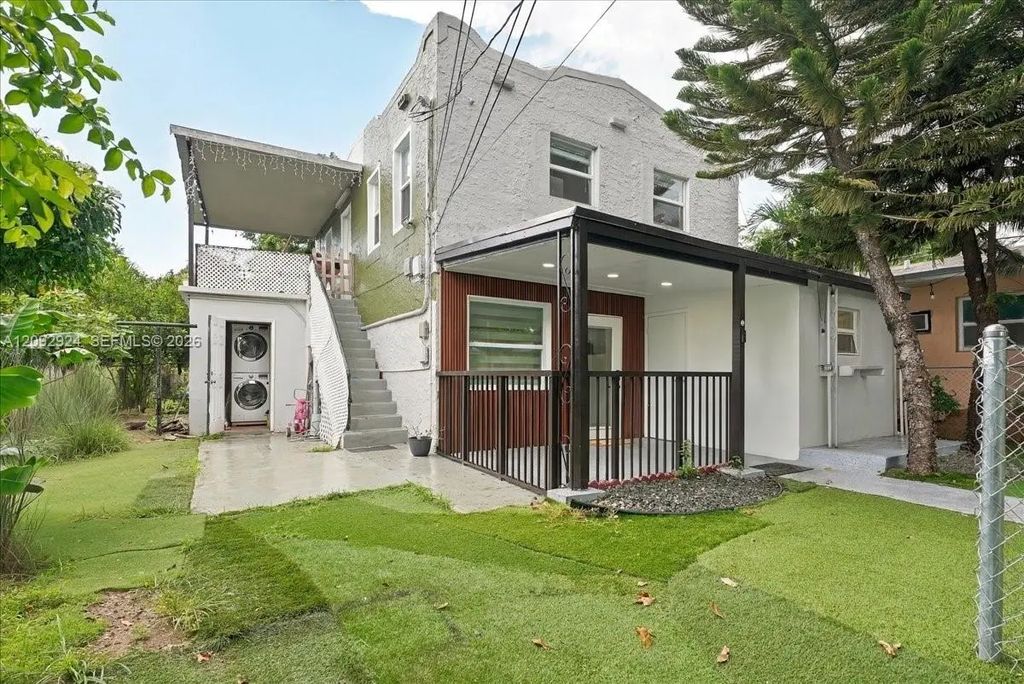 2388 Nw 33rd Street, Miami