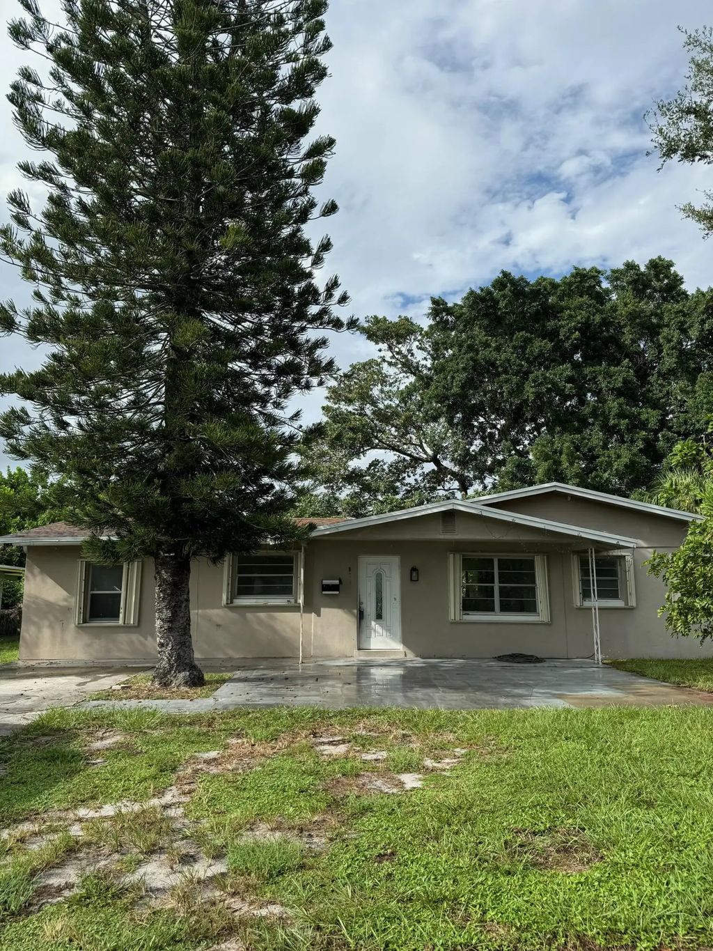913 Nw 10th Terrace, Stuart