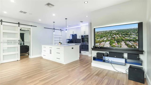 817 Nw 17th Street, Fort Lauderdale