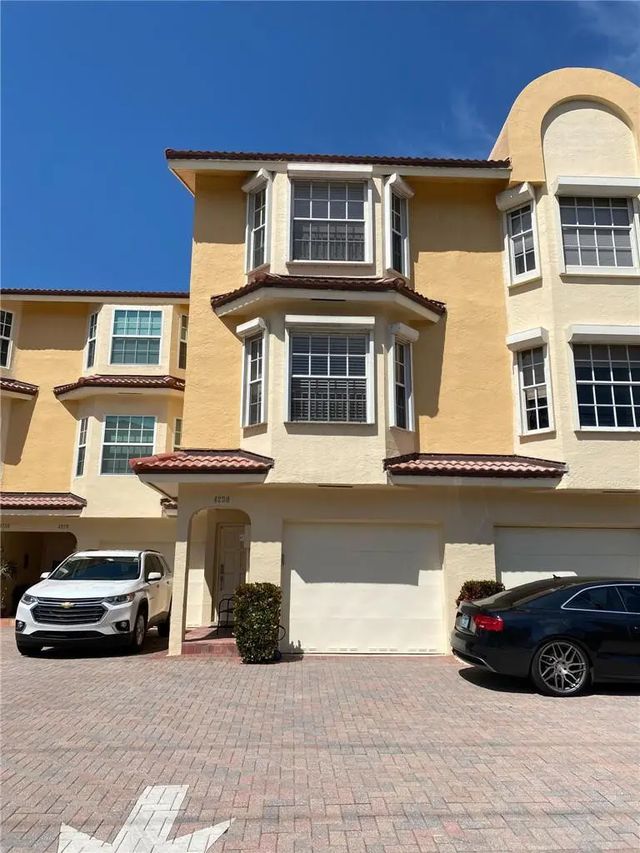 2 of 40 - 4230 N Ocean Drive, Hollywood, FL