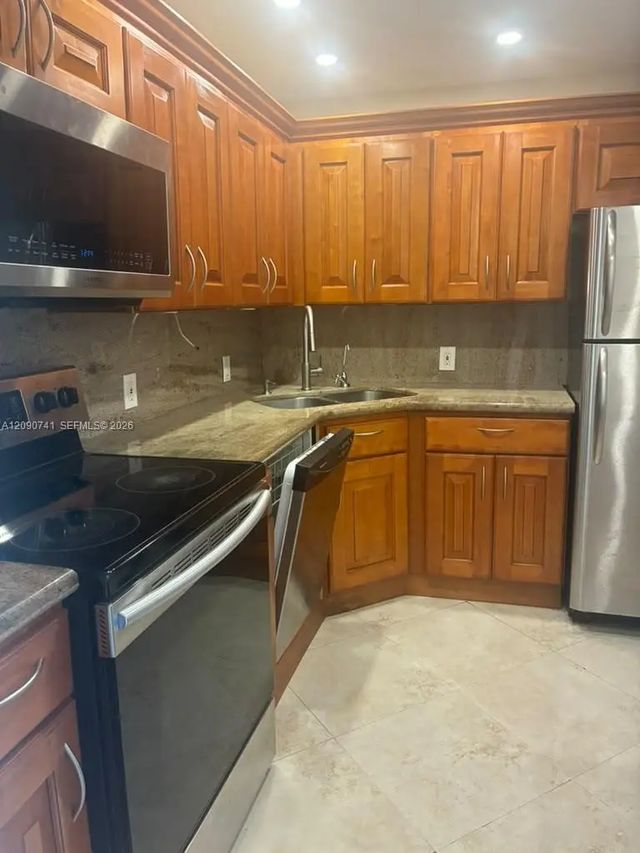 2 of 25 - 3101 N Country Club Drive #107, Aventura, FL