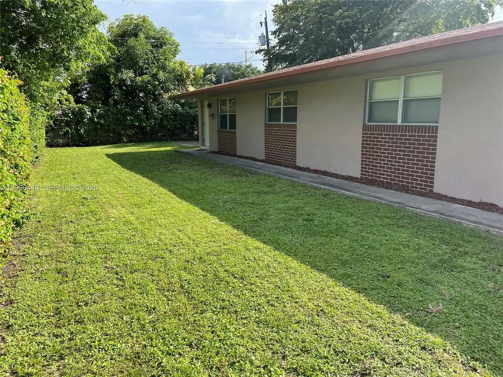 217 Sw 10th Street, Hallandale Beach