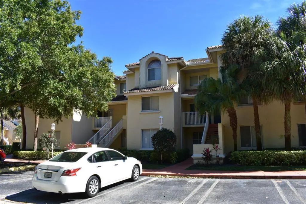 2104 Glenmoor Drive #2104, West Palm Beach