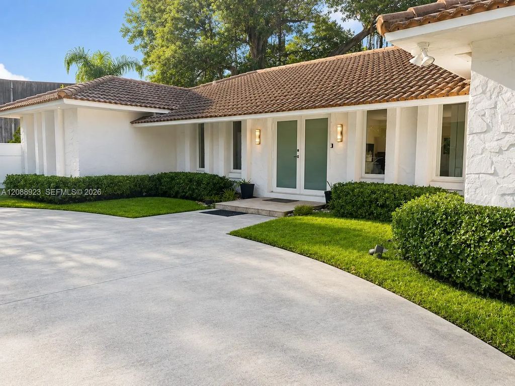 1835 Ne 212th Terrace, Miami