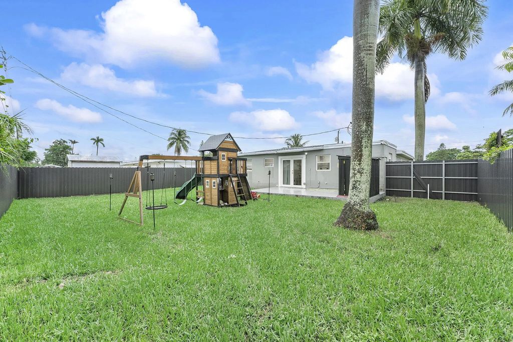 6337 Nw 24th Court, Margate