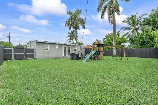 4 of 34 - 6337 Nw 24th Court, Margate, FL