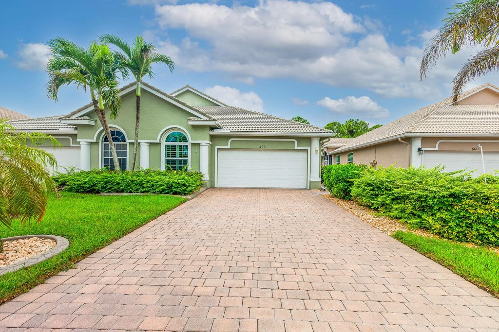 590 Nw Red Pine Way, Jensen Beach