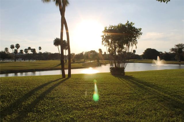 5 of 19 - 3980 Oaks Clubhouse Drive #110, Pompano Beach, FL