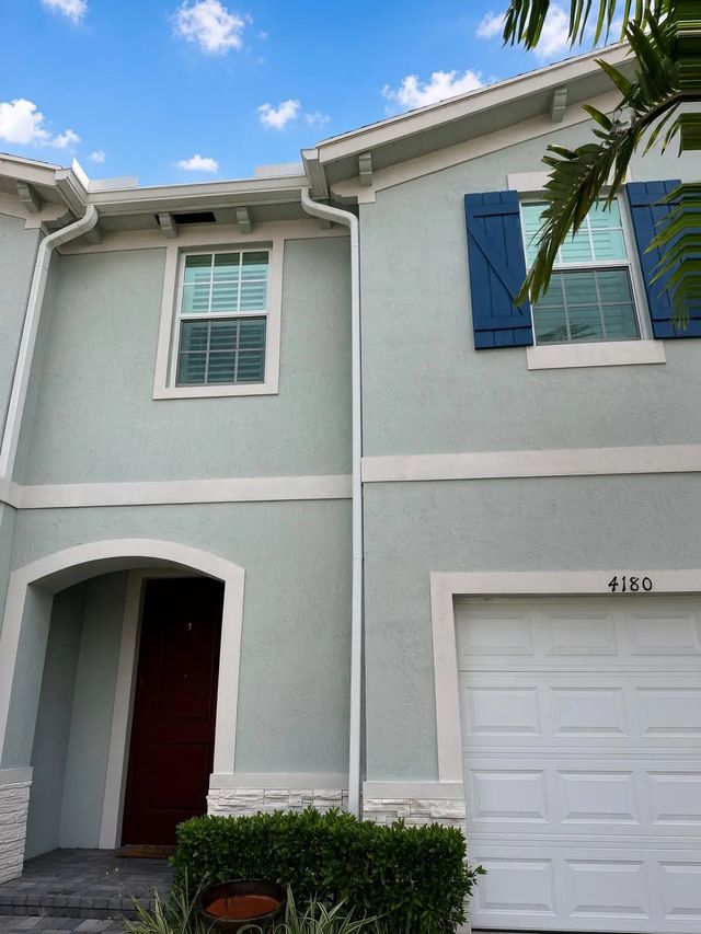 3 of 30 - 4180 Lagoon Shore Drive, Lake Worth, FL