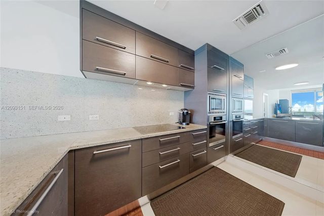 5 of 14 - 900 Biscayne Boulevard #2602, Miami, FL