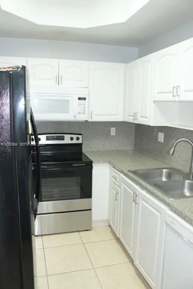 4 of 23 - 10666 Sw 7th Street #2106, Pembroke Pines, FL