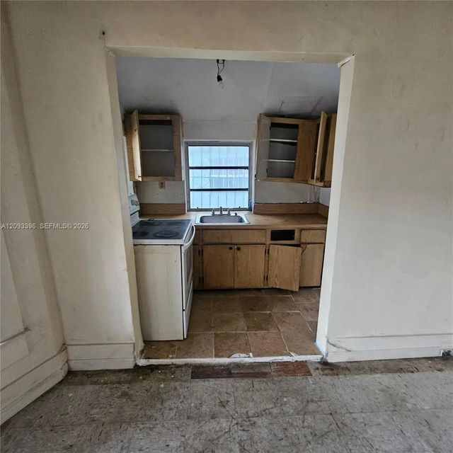 4 of 11 - 105 Nw 58th Street, Miami, FL
