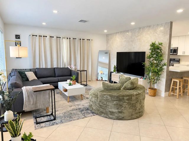 4 of 20 - 1235 Pierce Street, Hollywood, FL