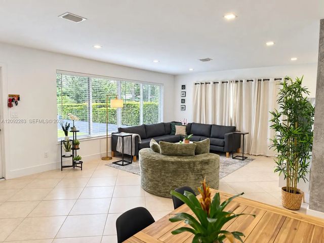 5 of 20 - 1235 Pierce Street, Hollywood, FL