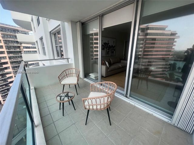 4 of 33 - 5161 Collins Avenue #1211, Miami Beach, FL