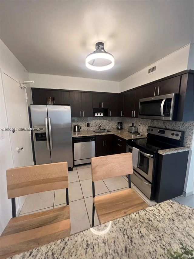 5 of 33 - 5161 Collins Avenue #1211, Miami Beach, FL