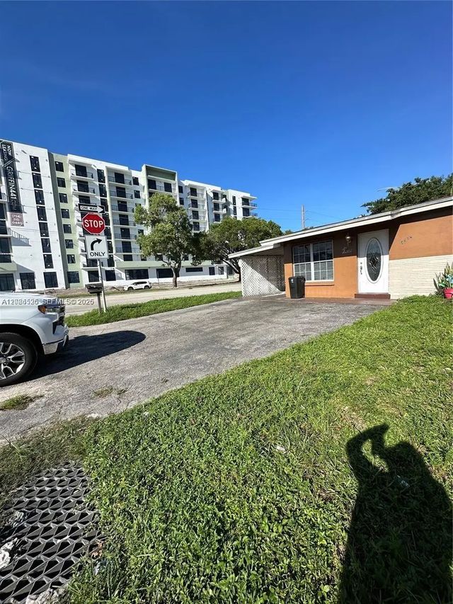 5 of 19 - 4812 Sw 45th Avenue, Dania Beach, FL