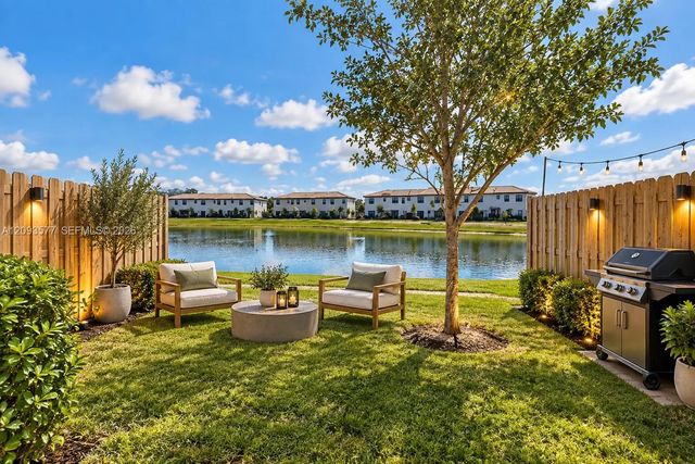 12941 Nw 23rd Place, Miami