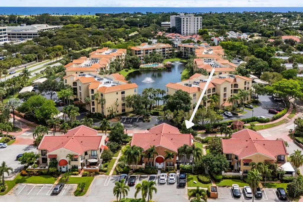 24 Uno Lago Drive, Juno Beach