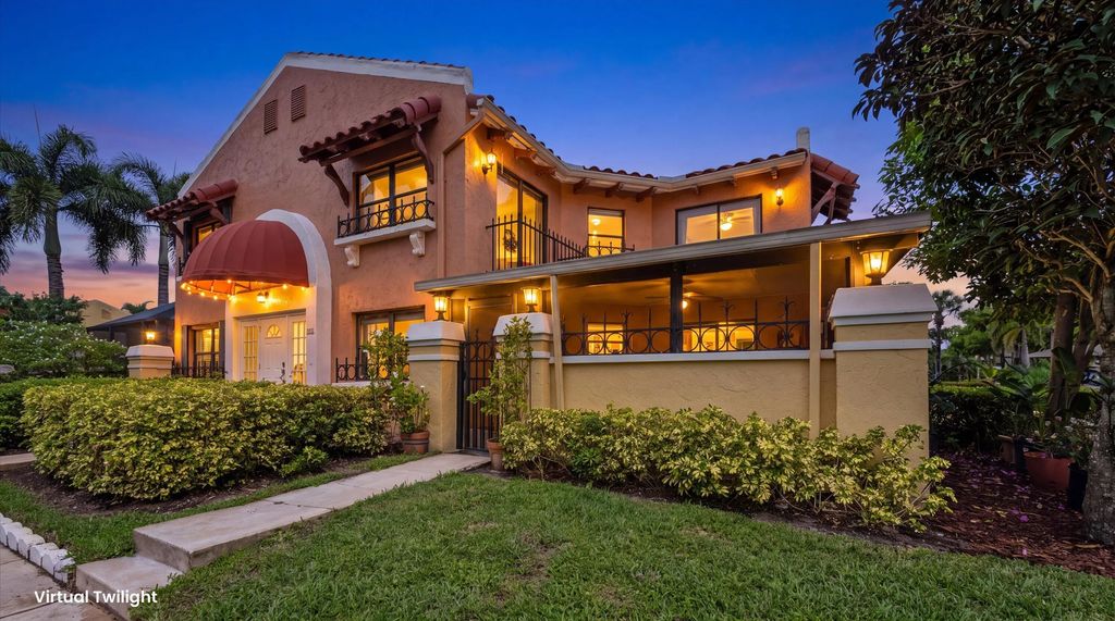 24 Uno Lago Drive, Juno Beach