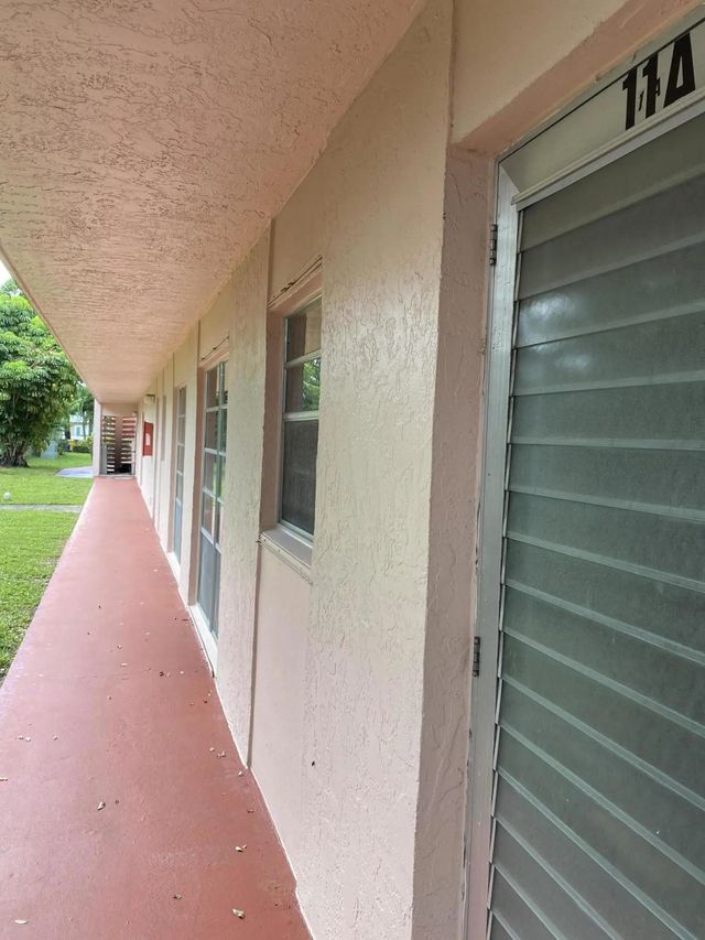11 Golfs Edge A, West Palm Beach