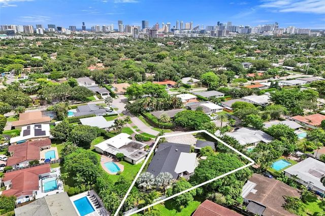 4 of 35 - 20100 Ne 20th Court, Miami, FL