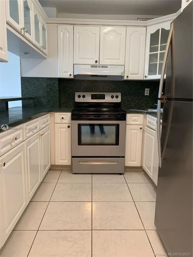5 of 17 - 1325 W 68th Street #514, Hialeah, FL