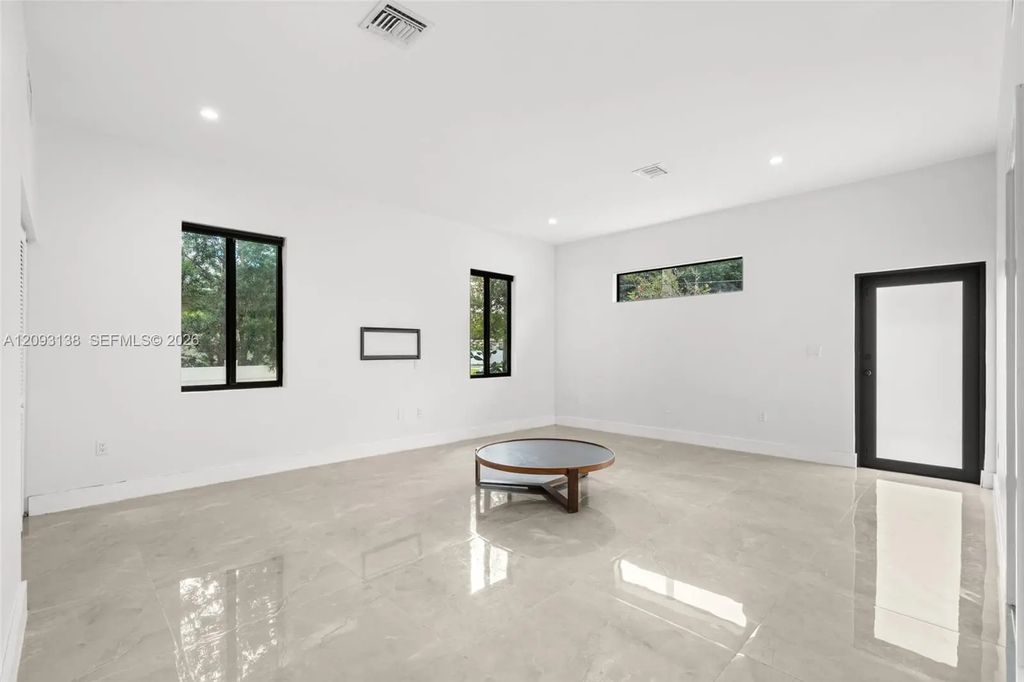 808 Nw 5th Terrace, Hallandale Beach