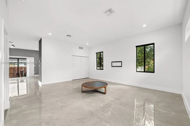 4 of 29 - 808 Nw 5th Terrace, Hallandale Beach, FL