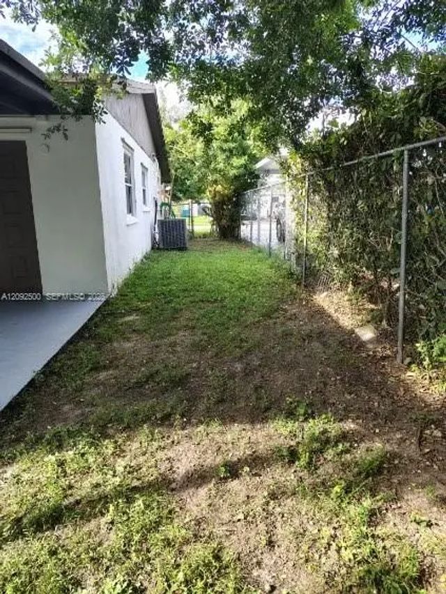 4 of 25 - 10980 Sw 143rd Terrace, Miami, FL