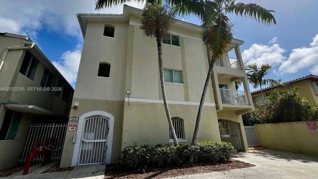 695 Sw 11th Street #204, Miami