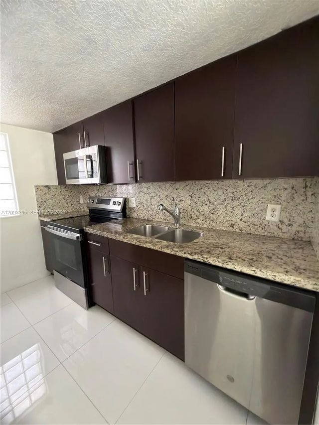 4 of 15 - 695 Sw 11th Street #204, Miami, FL