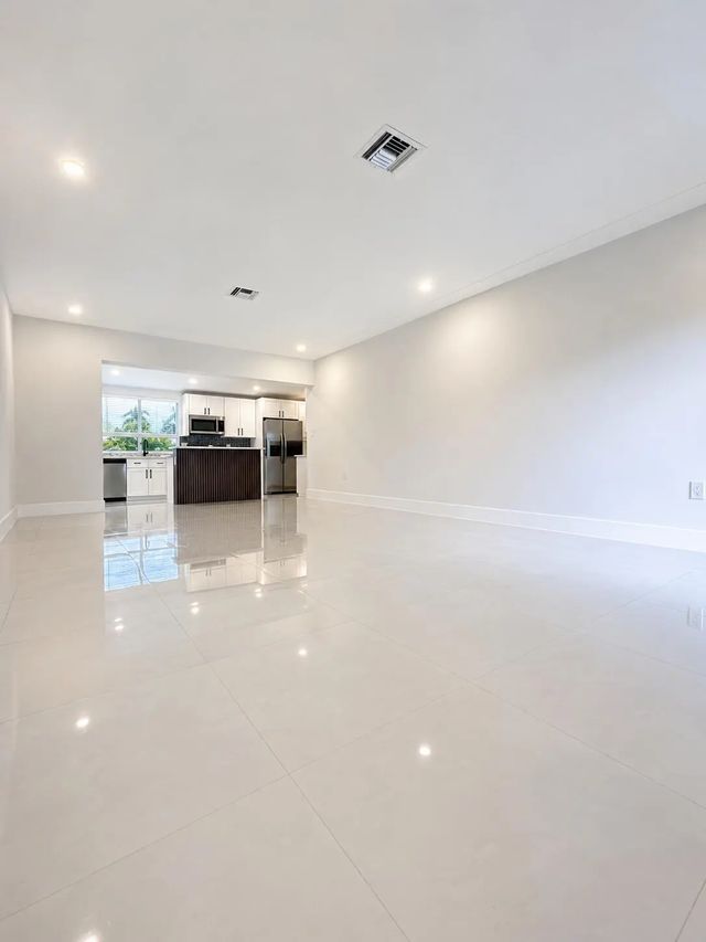 2 of 26 - 345 Pinehurst Road, Palm Springs, FL