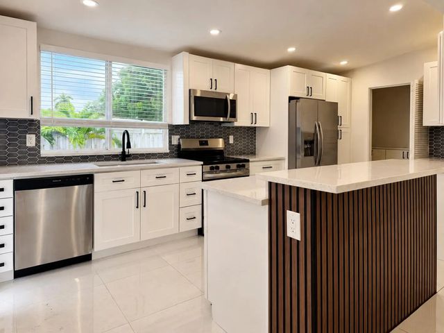 5 of 26 - 345 Pinehurst Road, Palm Springs, FL