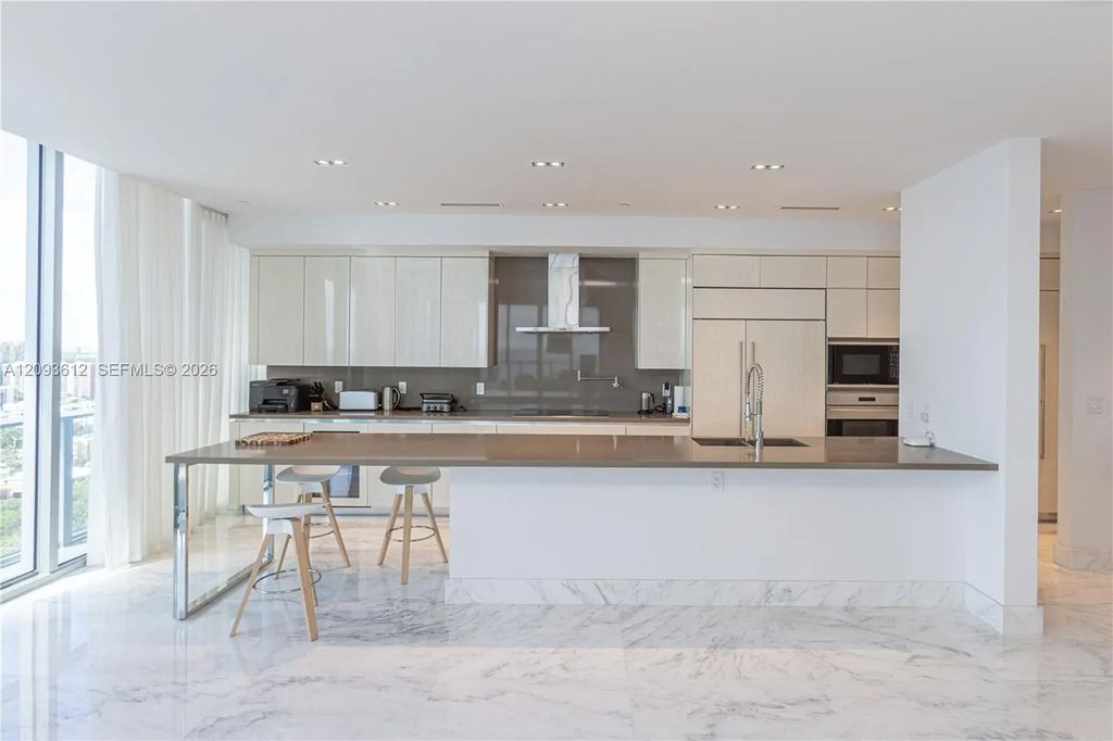 17475 Collins Avenue #1802, Sunny Isles Beach