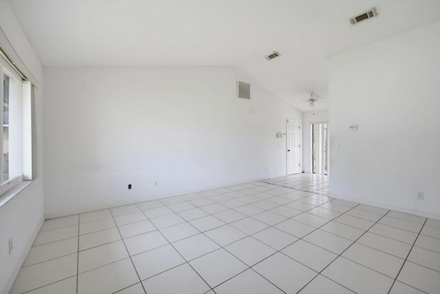 4 of 13 - 908 Cumbran Lane, Kissimmee, FL
