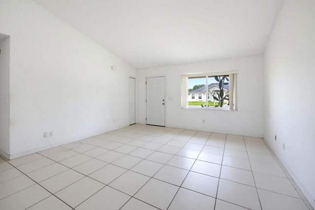 5 of 13 - 908 Cumbran Lane, Kissimmee, FL